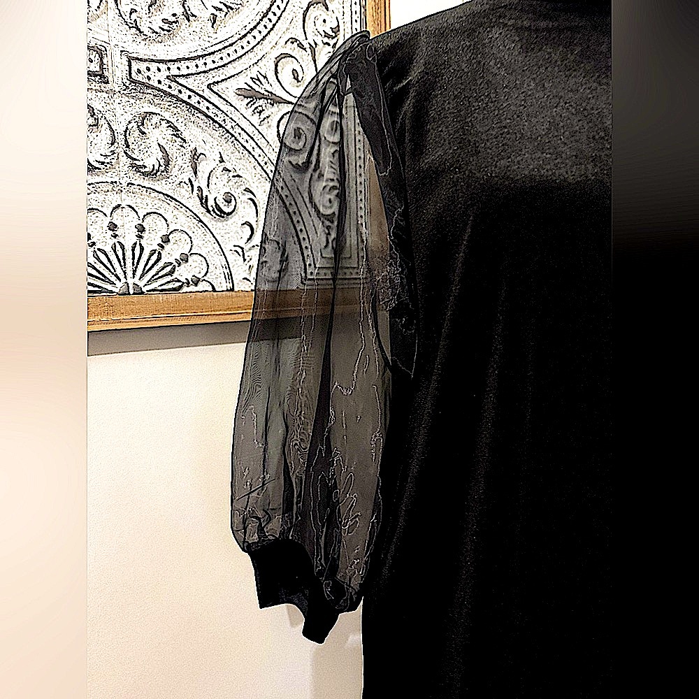 •blouse• - Picture 2 of 4